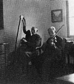 Ferdinand Flecks & August Söchting beim Musizieren, Salzgitter 1949